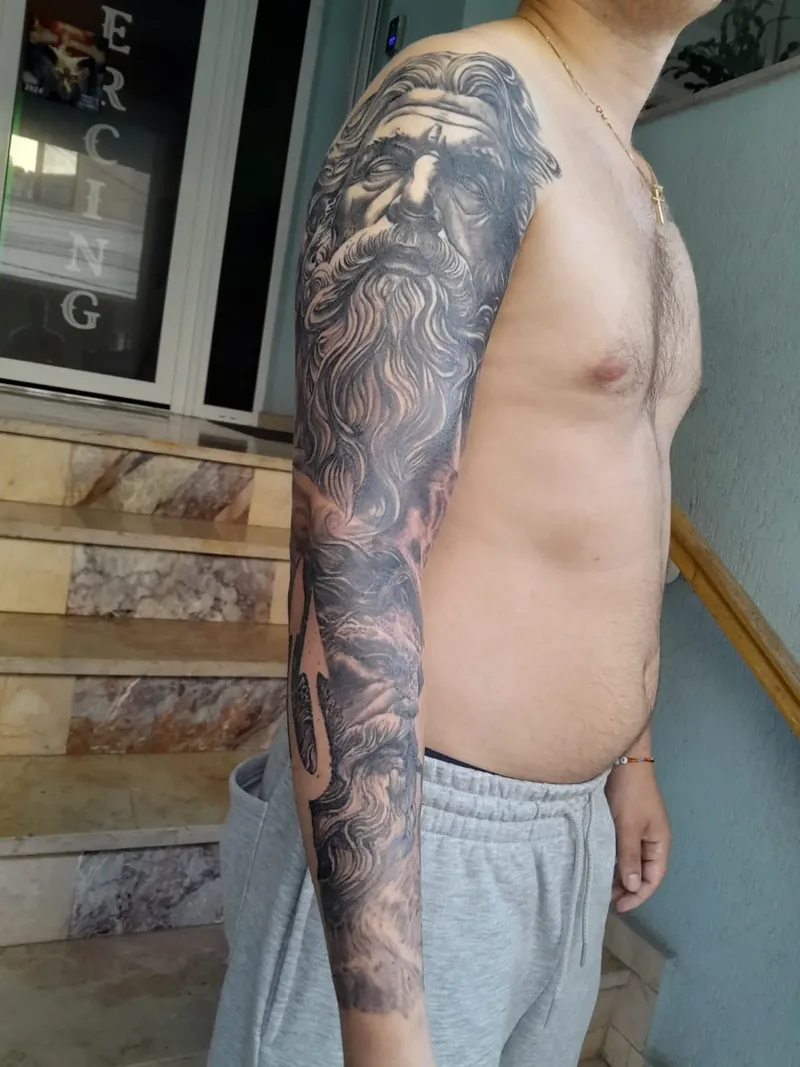 Sleeve black & grey pe braț și coaste